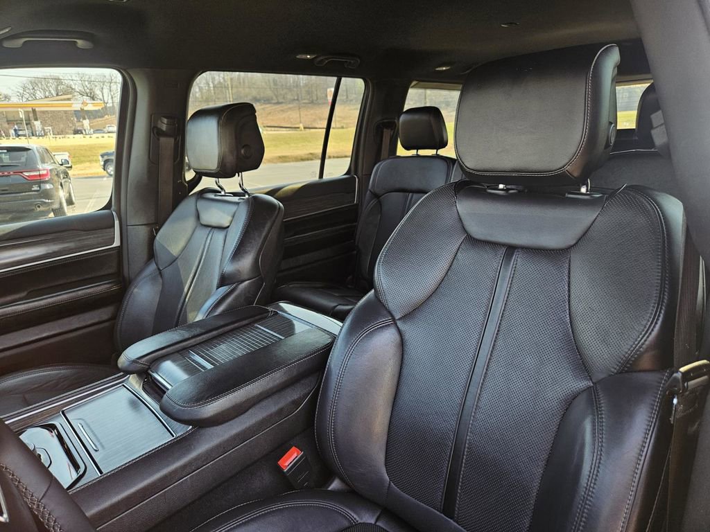 Used 2024 Jeep Wagoneer Series II w/ Flexible Seating Group image 11