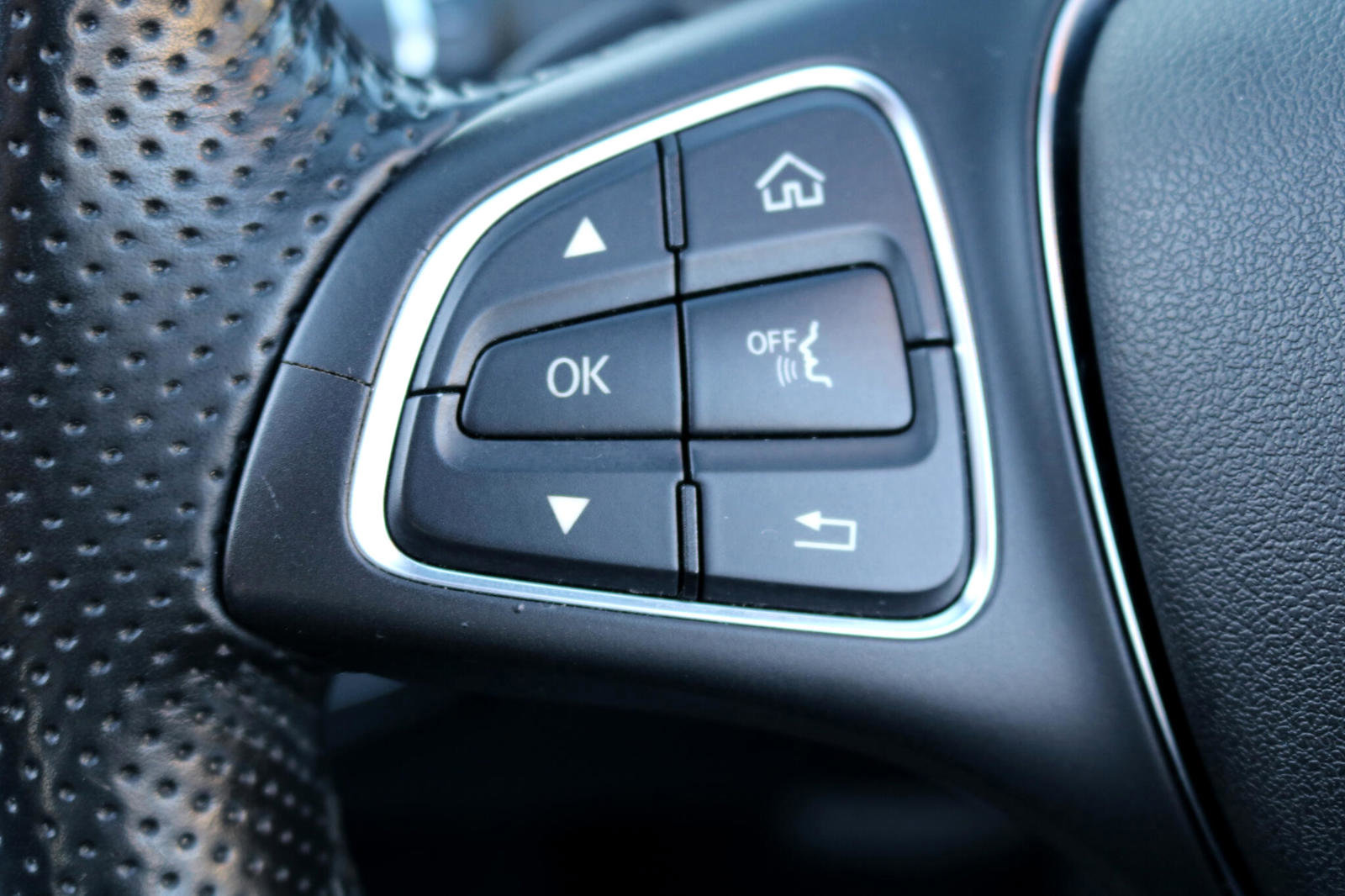 Used 2017 Mercedes-Benz C 300 Cabriolet image 25