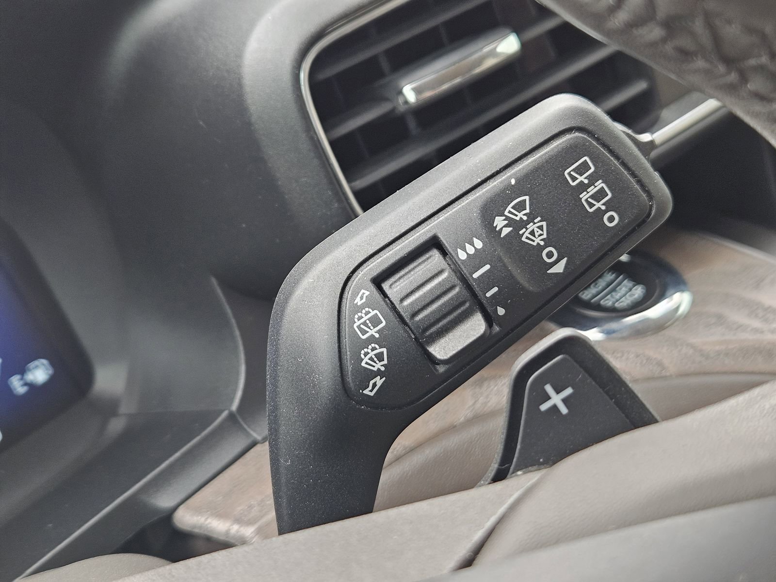 Used 2020 Ford Explorer Platinum w/ Premium Technology Package image 29