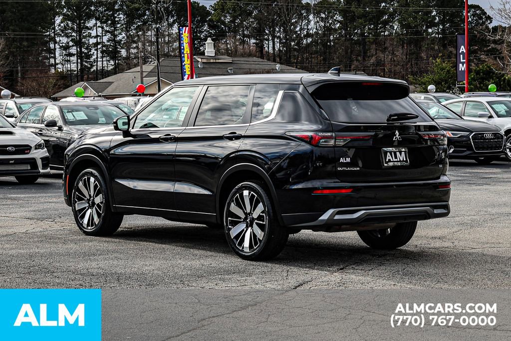 Used 2025 Mitsubishi Outlander SE image 7