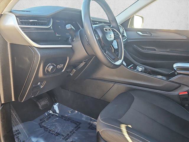 Used 2023 Jeep Grand Cherokee L Laredo image 10