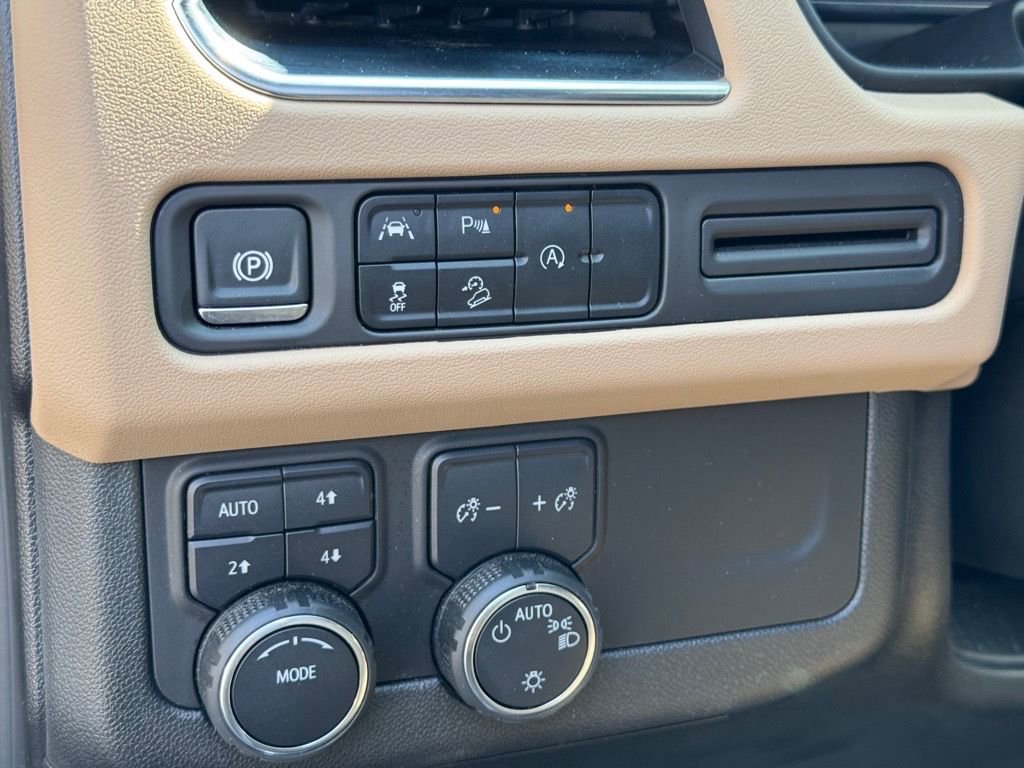 Used 2024 Chevrolet Suburban Premier image 18