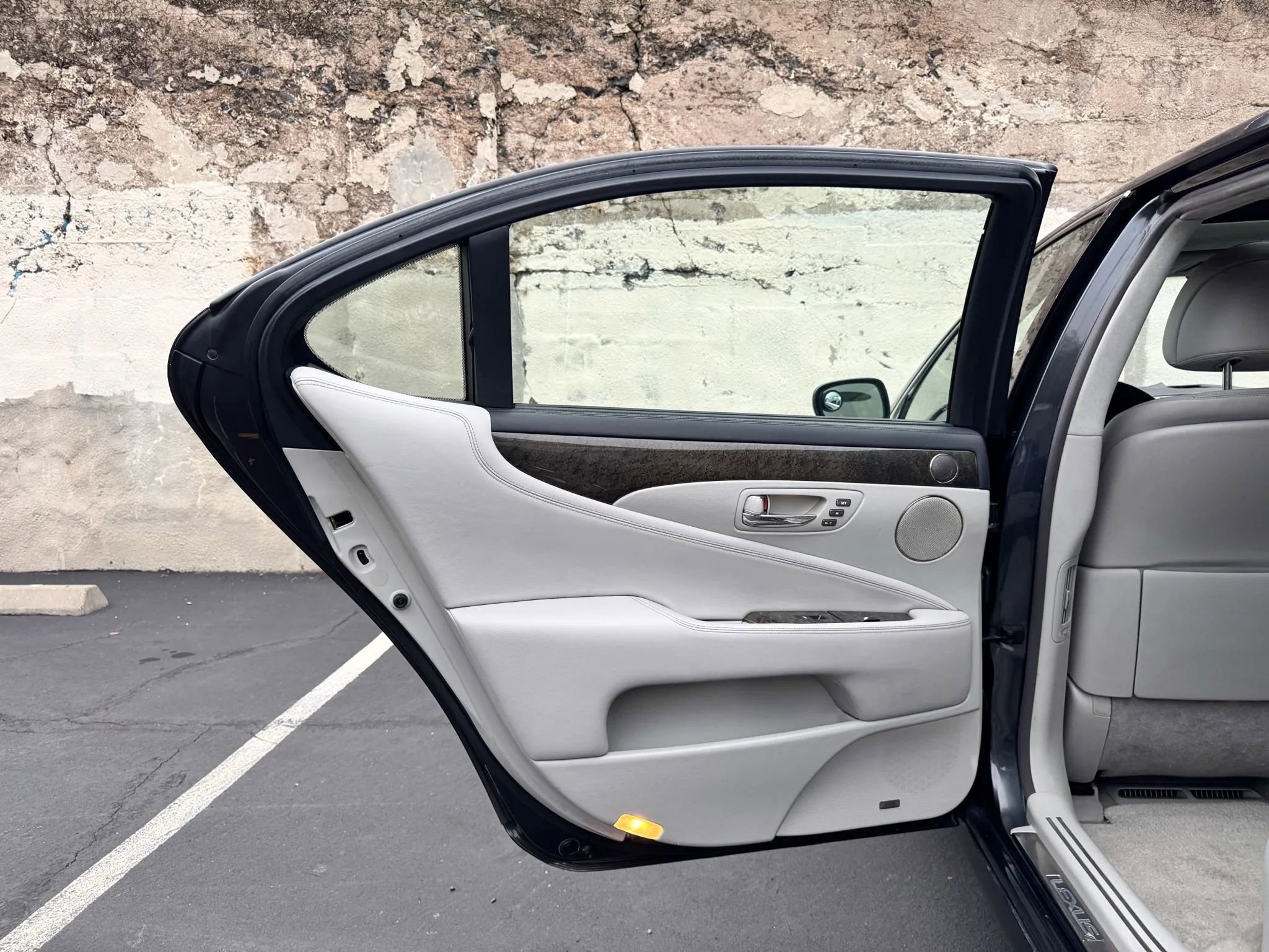 Used 2008 Lexus LS 600h L image 17