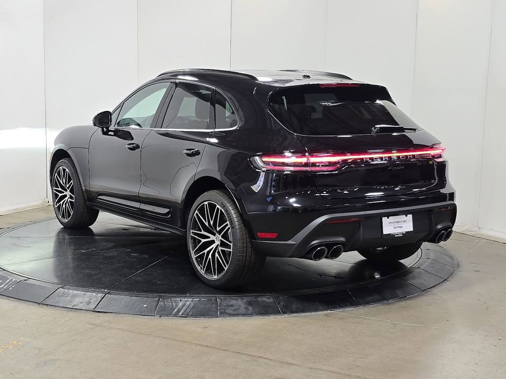 Certified 2025 Porsche Macan image 9