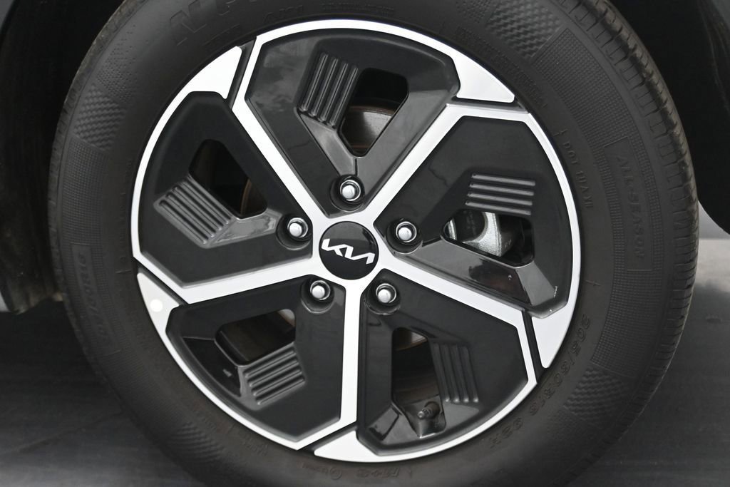 Used 2024 Kia Niro EX FWD image 23