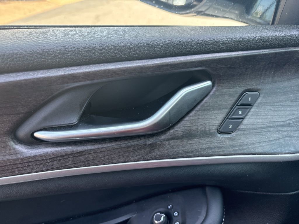 Used 2023 Jeep Grand Cherokee Limited w/ Black Appearance Package image 22