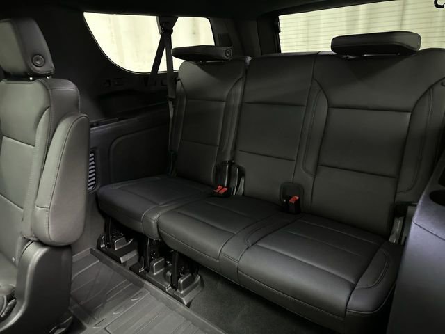 Used 2024 Chevrolet Suburban Z71 w/ Luxury Package AWD/4WD image 16