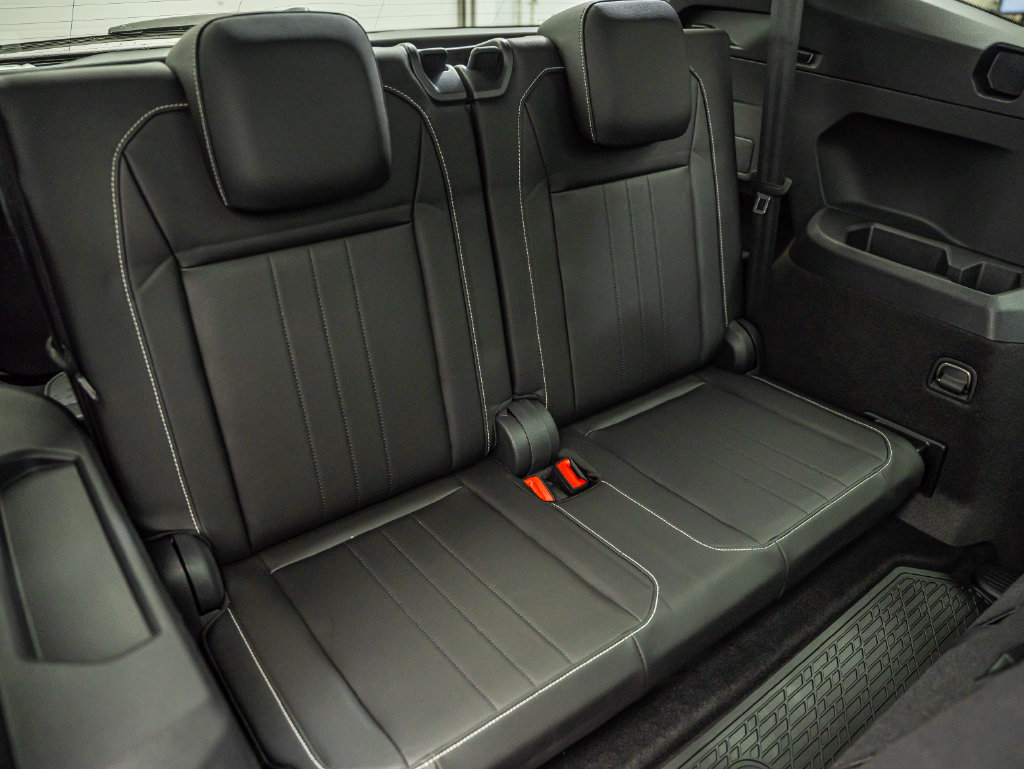 Used 2023 Volkswagen Tiguan SE R-Line FWD image 35