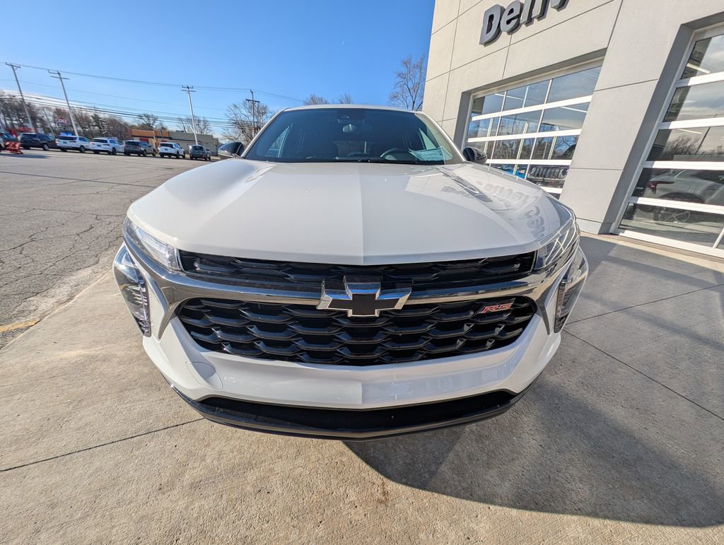 Used 2025 Chevrolet Trax RS w/ Driver Confidence Package image 9