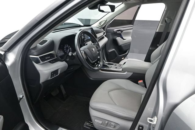 Used 2021 Toyota Highlander Limited FWD image 4