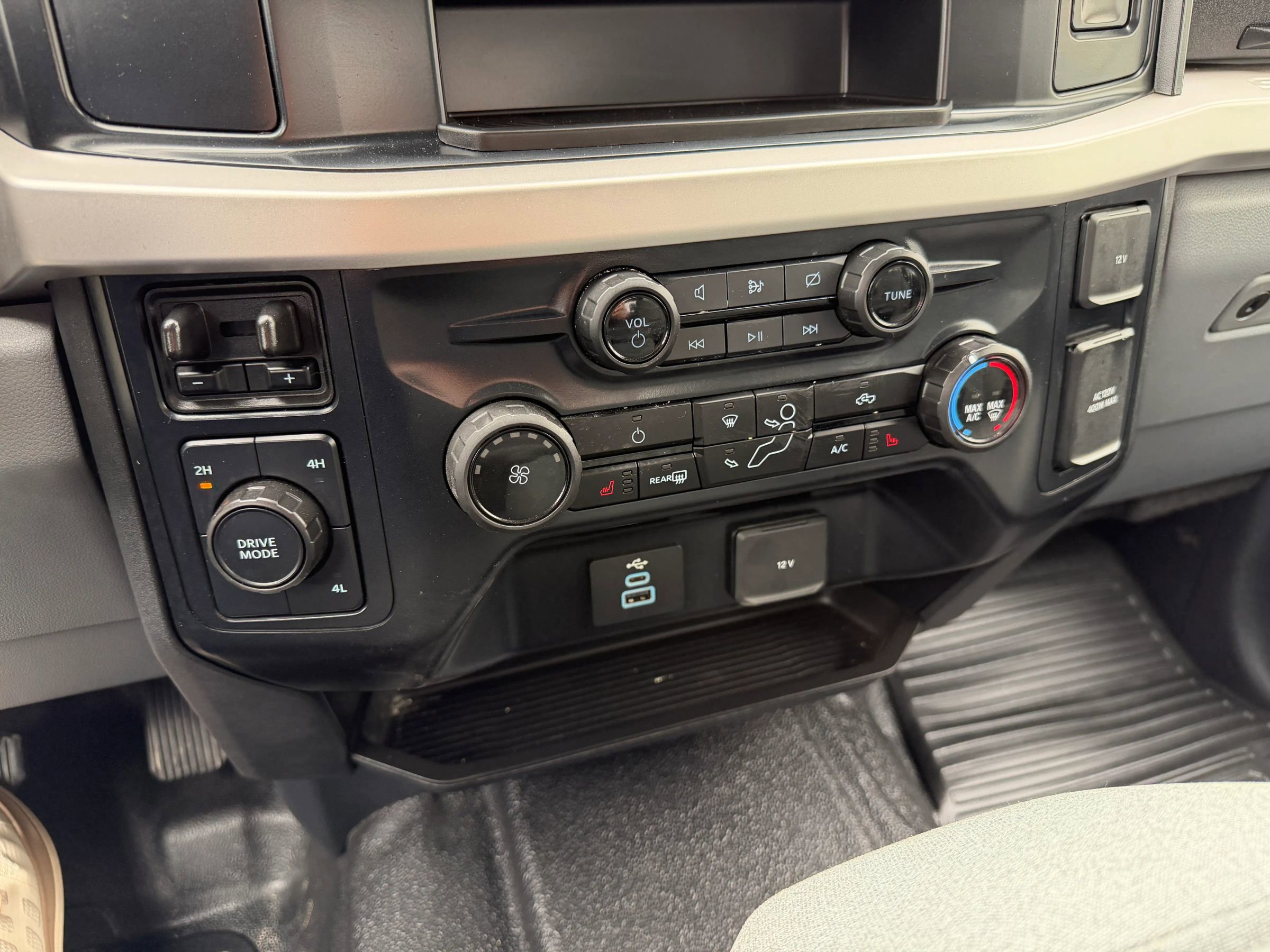 Used 2024 Ford F550 4x4 Crew Cab Super Duty w/ XLT Value Package image 23