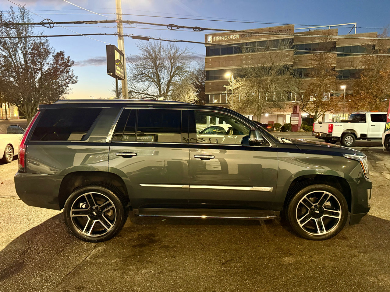 Used 2020 Cadillac Escalade Luxury image 6