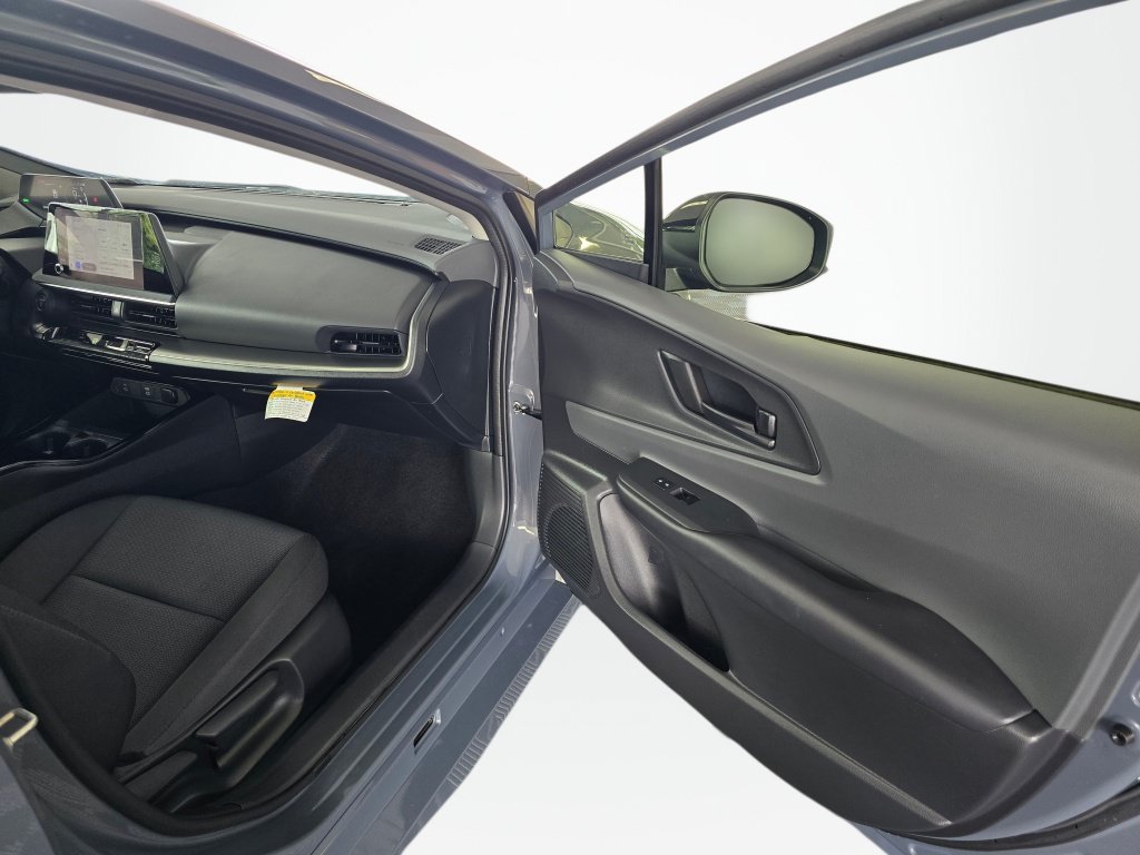 Used 2024 Toyota Prius LE FWD image 39