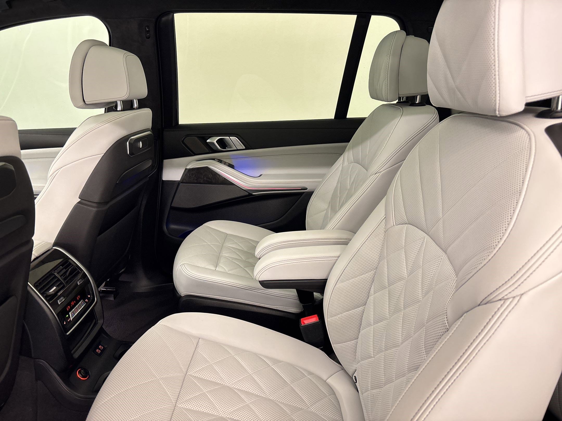 Certified 2024 BMW X7 xDrive40i w/ Executive Package AWD/4WD image 33