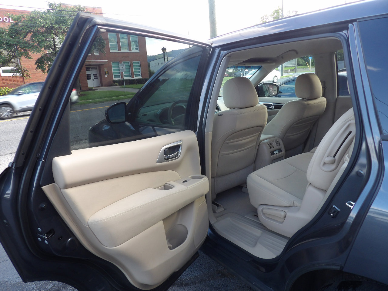 Used 2013 Nissan Pathfinder S image 14