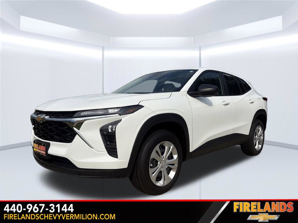 Used 2025 Chevrolet Trax LS FWD image 1