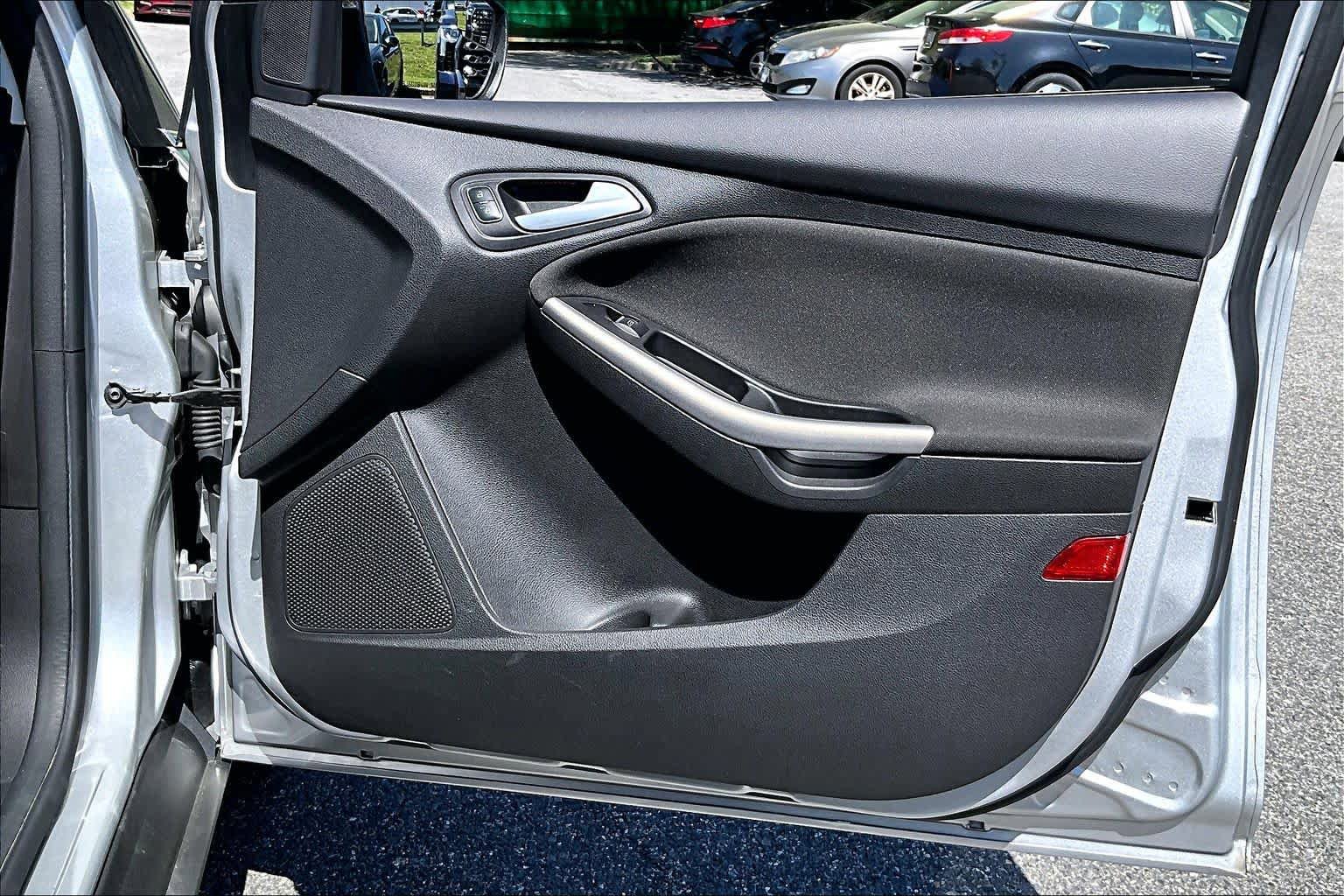 Used 2017 Ford Focus Titanium FWD image 23