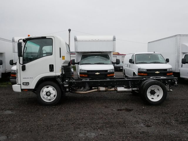 Used 2024 Chevrolet Low Cab Forward 5500XG RWD image 2