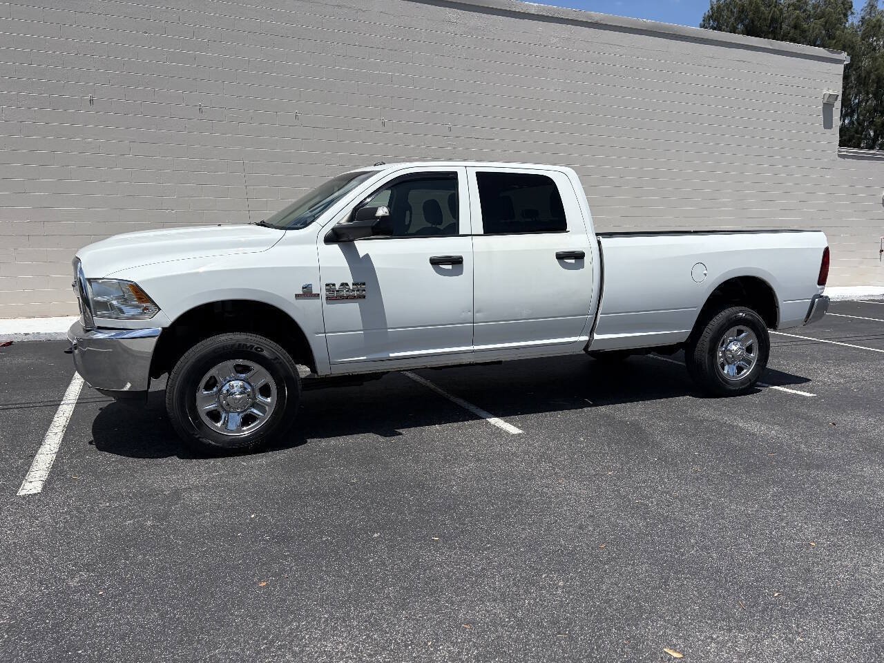 Used 2017 RAM 2500 Tradesman w/ Chrome Appearance Group AWD/4WD image 8