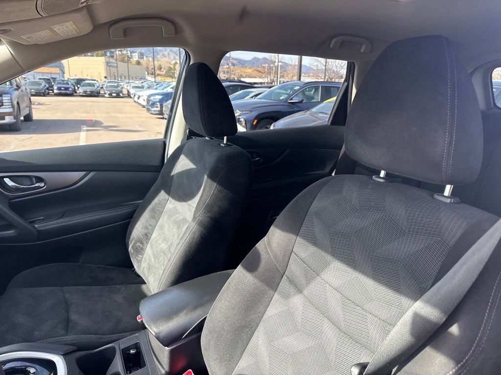 Used 2014 Nissan Rogue SV w/ SV Family Package image 21