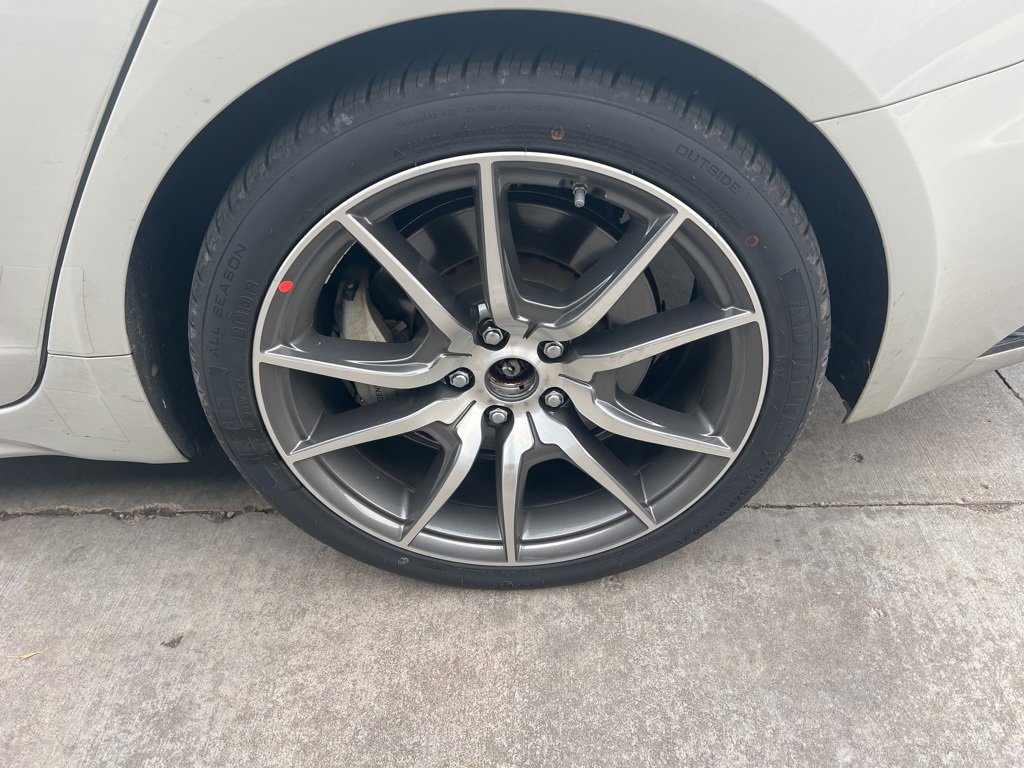 Used 2025 Genesis G70 2.5T image 9