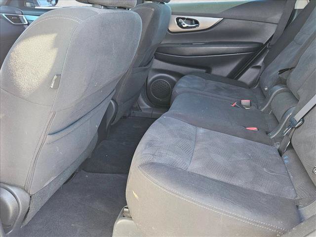 Used 2016 Nissan Rogue S FWD image 17