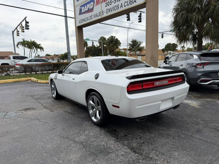 Used 2014 Dodge Challenger R/T RWD image 3