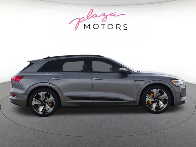 Used 2022 Audi e-tron Premium Plus AWD/4WD image 4