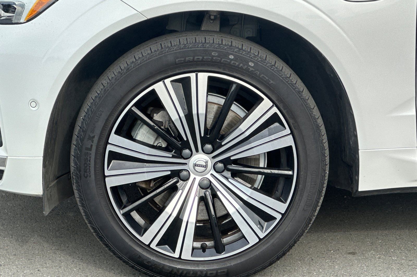 Used 2023 Volvo XC60 T8 Plus image 11