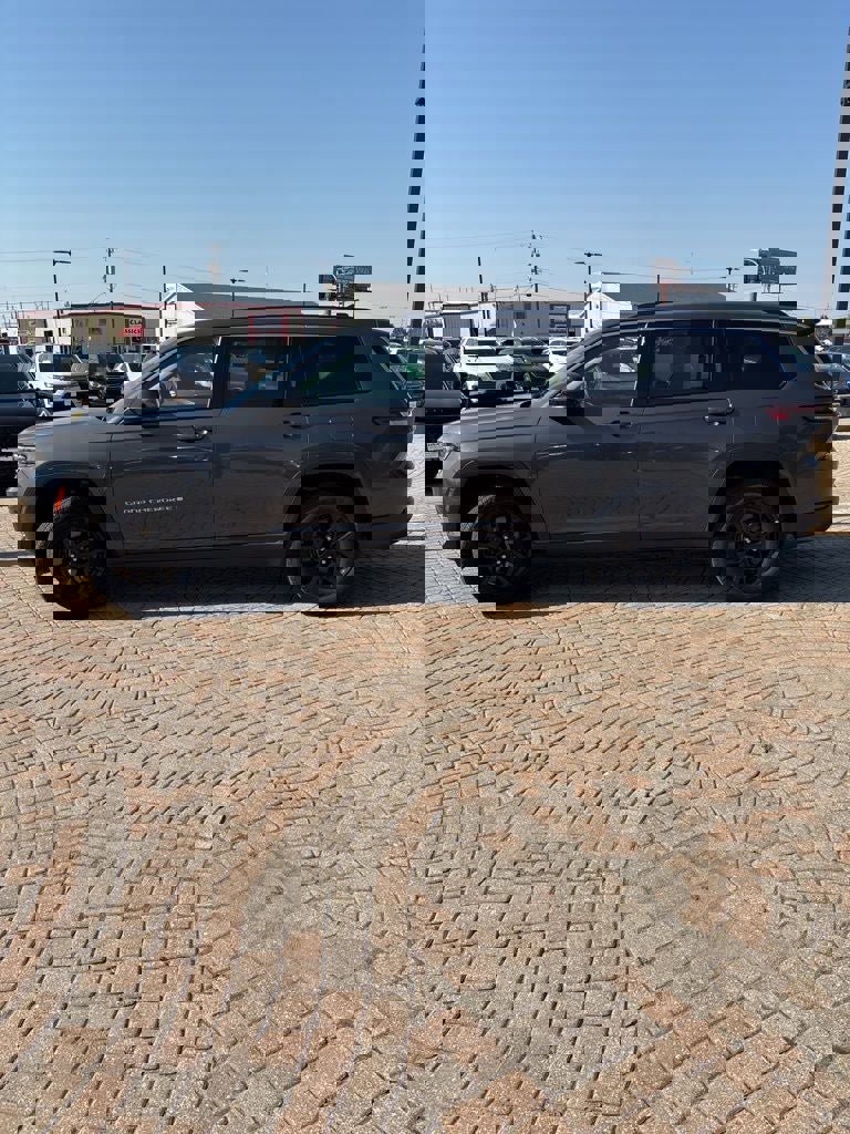 Used 2022 Jeep Grand Cherokee L Laredo w/ Luxury Tech Group I image 8