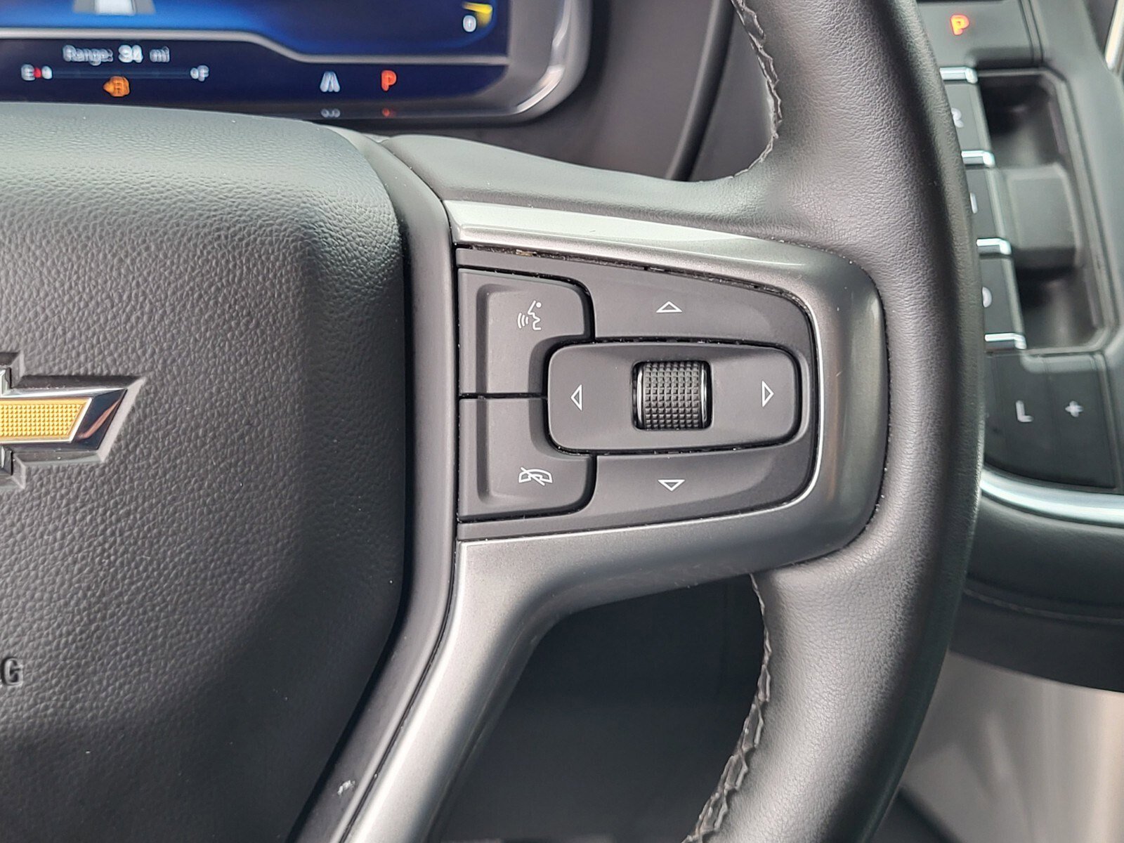 Used 2024 Chevrolet Suburban LT RWD image 27