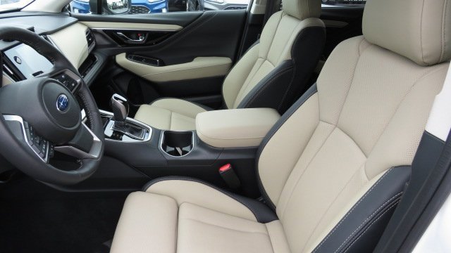 Used 2025 Subaru Outback Limited image 4