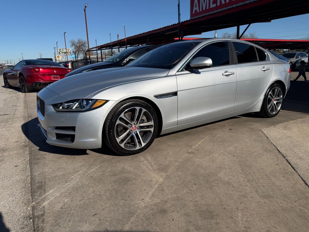 Used 2017 Jaguar XE Premium image 33