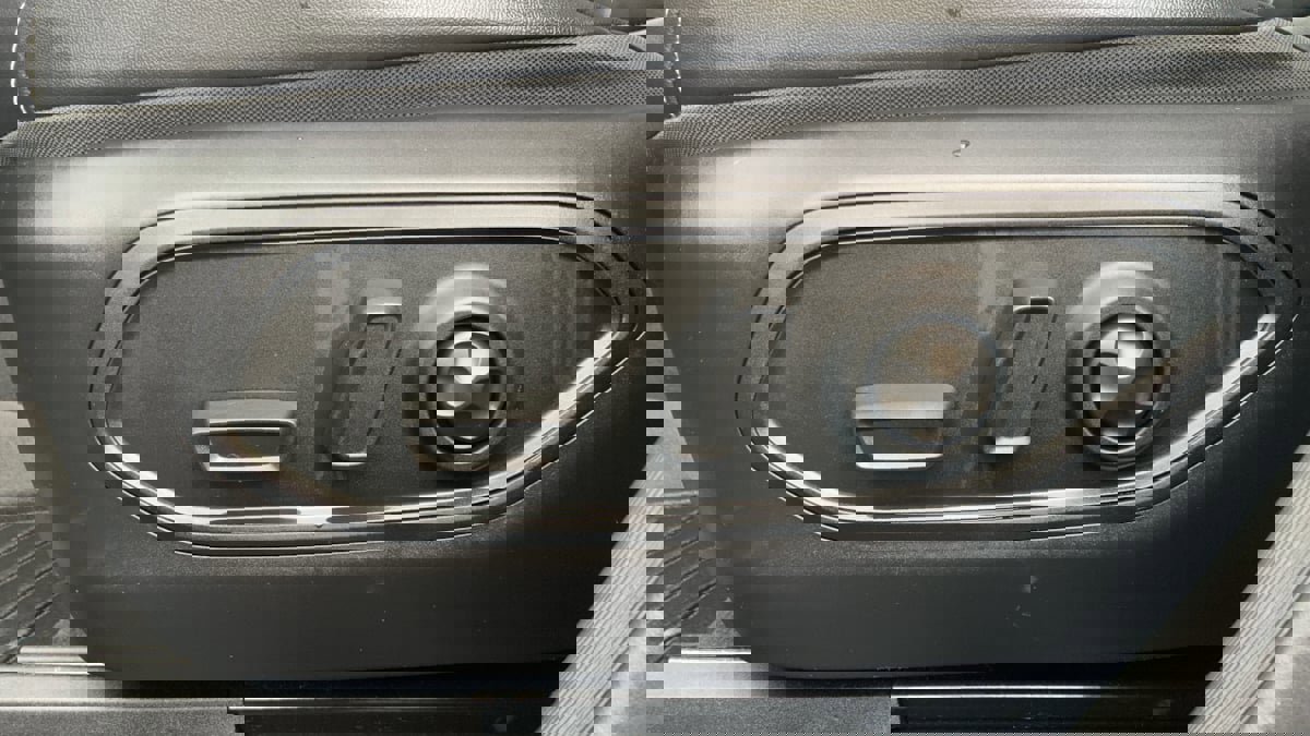 Used 2022 Jeep Grand Cherokee Limited image 19