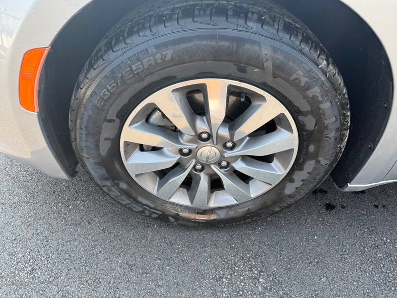 Used 2019 Chrysler Pacifica Touring-L Plus FWD image 18