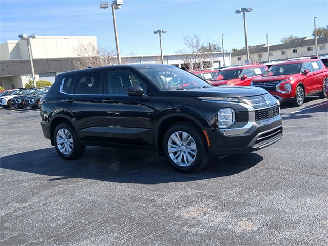 New 2025 Mitsubishi Outlander ES image 4