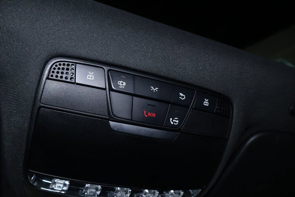 Used 2021 Mercedes-Benz GLC 300 4MATIC image 32