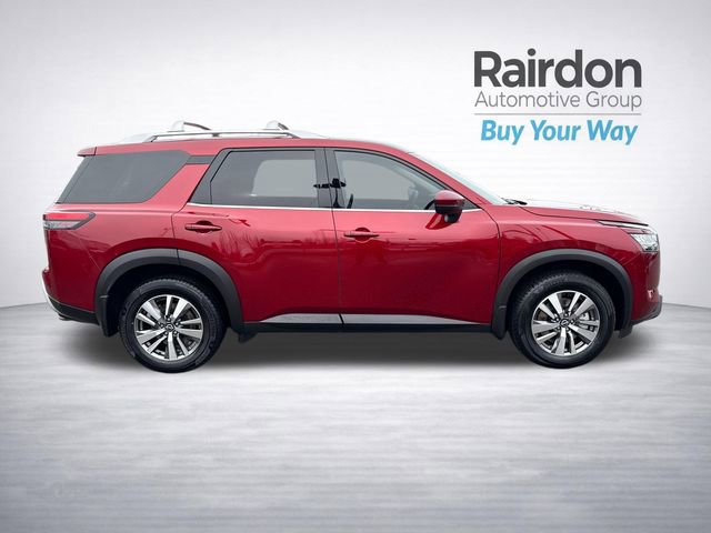 Used 2023 Nissan Pathfinder SL w/ Black Appearance Package image 9