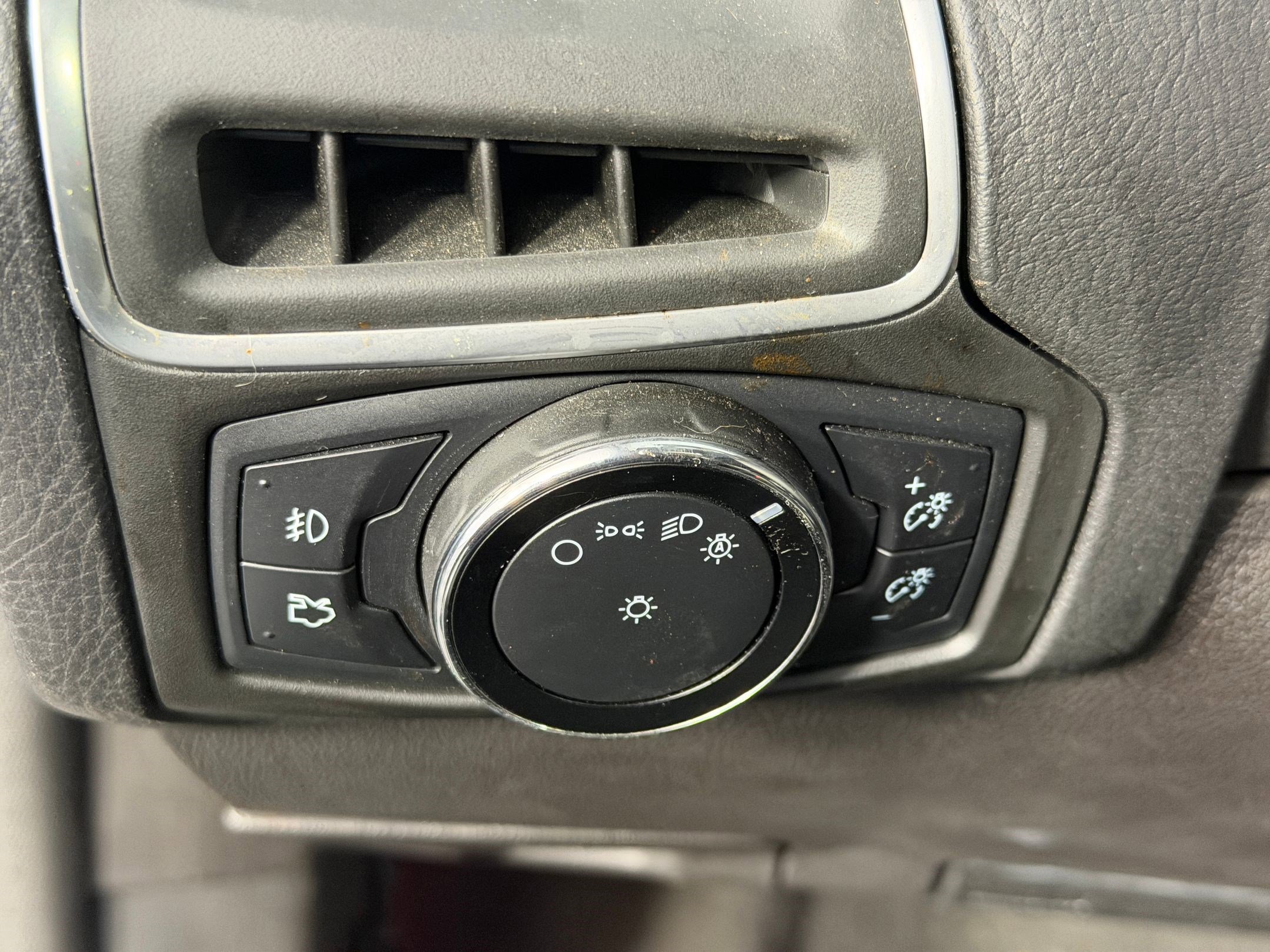 Used 2014 Ford Focus Titanium FWD image 13