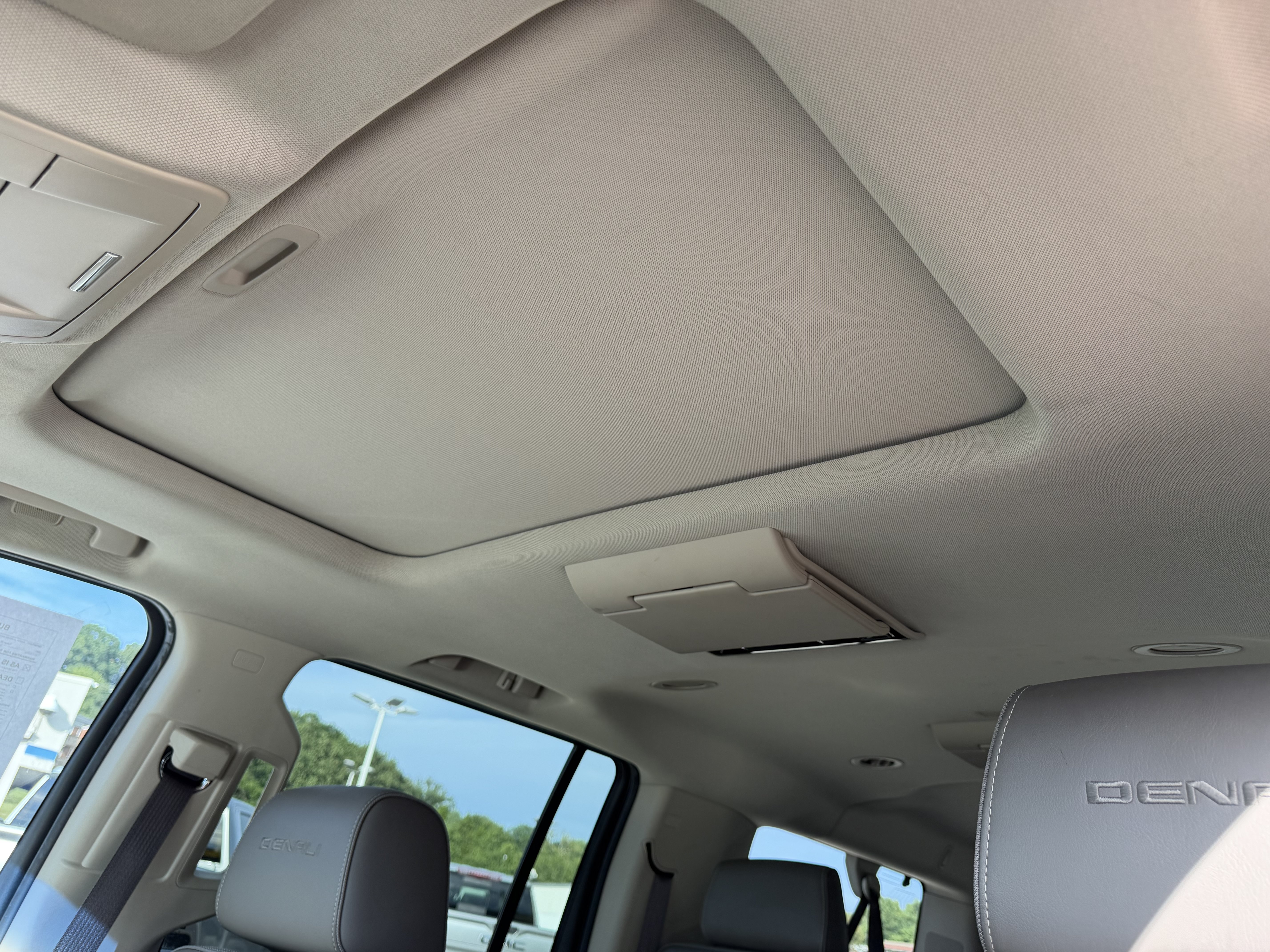 Used 2017 GMC Yukon XL Denali w/ Open Road Package AWD/4WD image 17