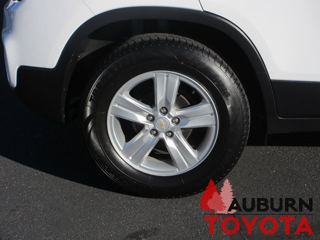 Used 2022 Chevrolet Trax LT w/ LT Convenience Package image 4