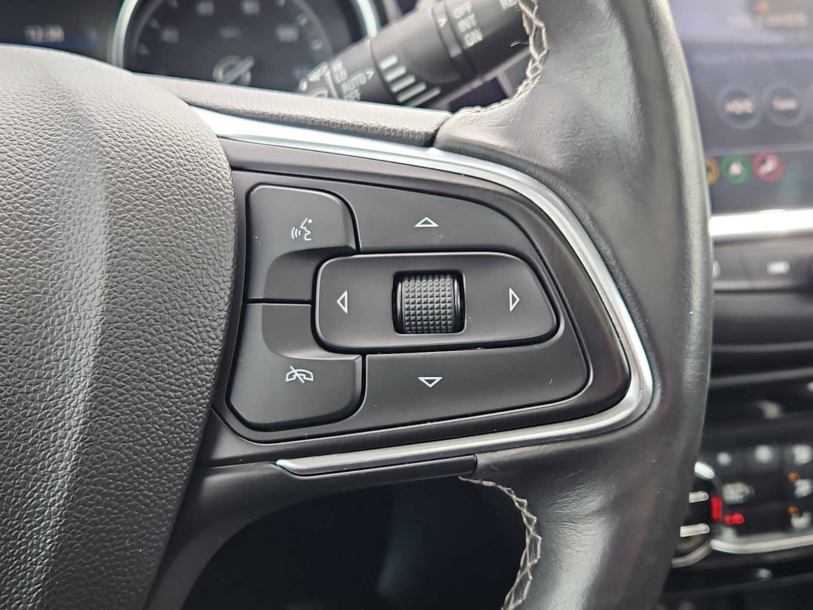 Used 2020 Buick Encore GX Essence w/ Experience Buick Package image 30