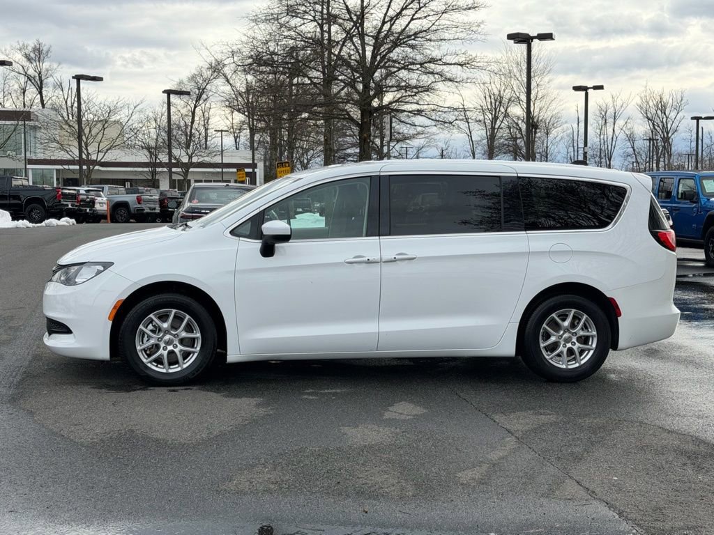 Certified 2022 Chrysler Voyager LX image 11