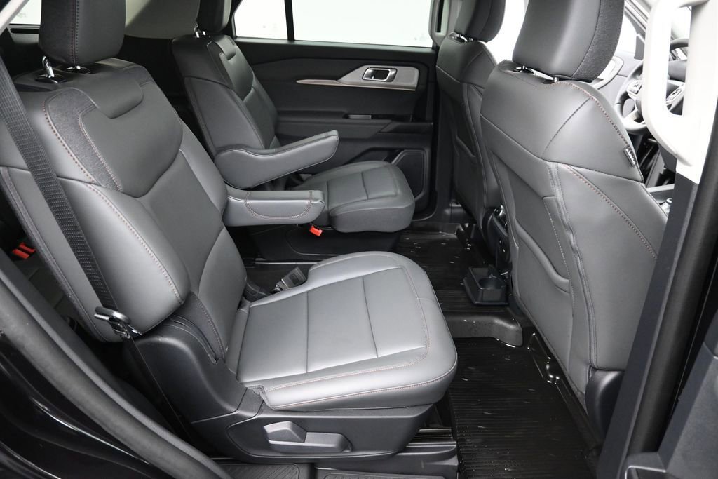 Used 2025 Ford Explorer Active w/ Active Comfort Package RWD image 22