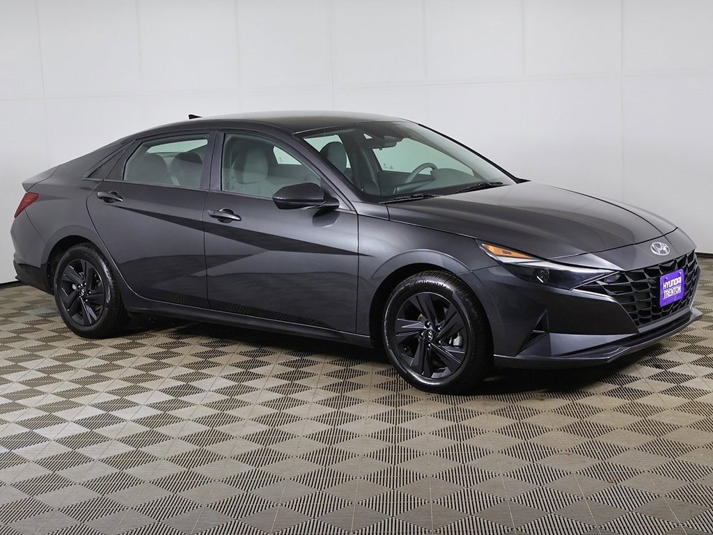 Used 2023 Hyundai Elantra SEL w/ Preferred Accessory Package image 2