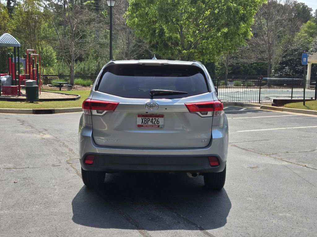 Used 2018 Toyota Highlander SE FWD image 6