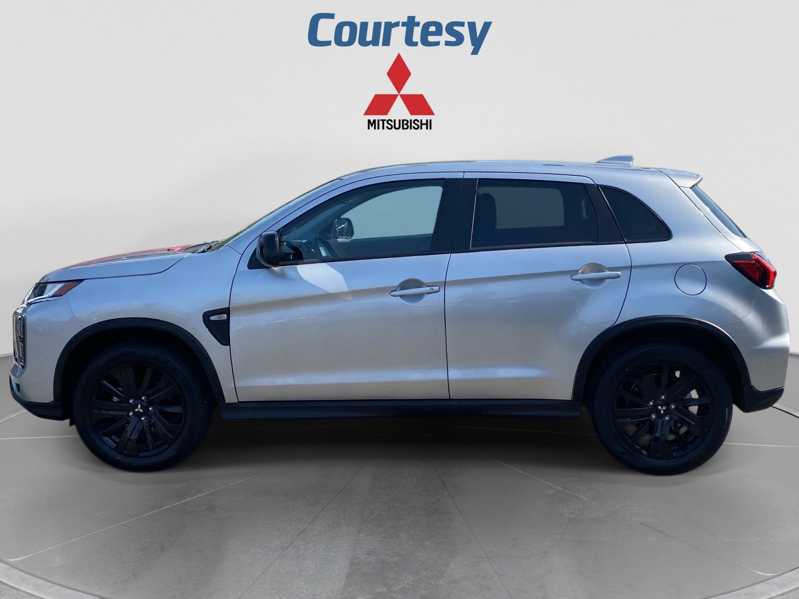 Used 2026 Mitsubishi Outlander Sport LE AWD/4WD image 2