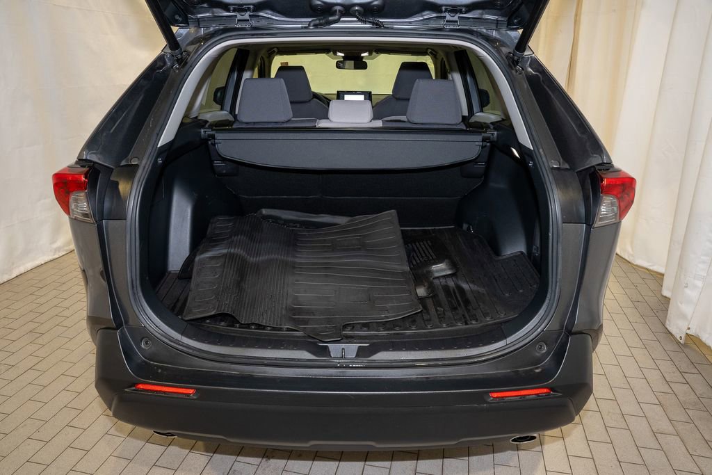 Used 2022 Toyota RAV4 XLE image 6