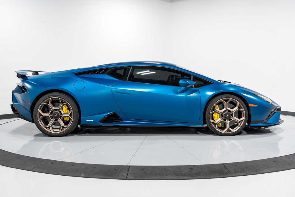 Used 2023 Lamborghini Huracan Tecnica RWD image 2
