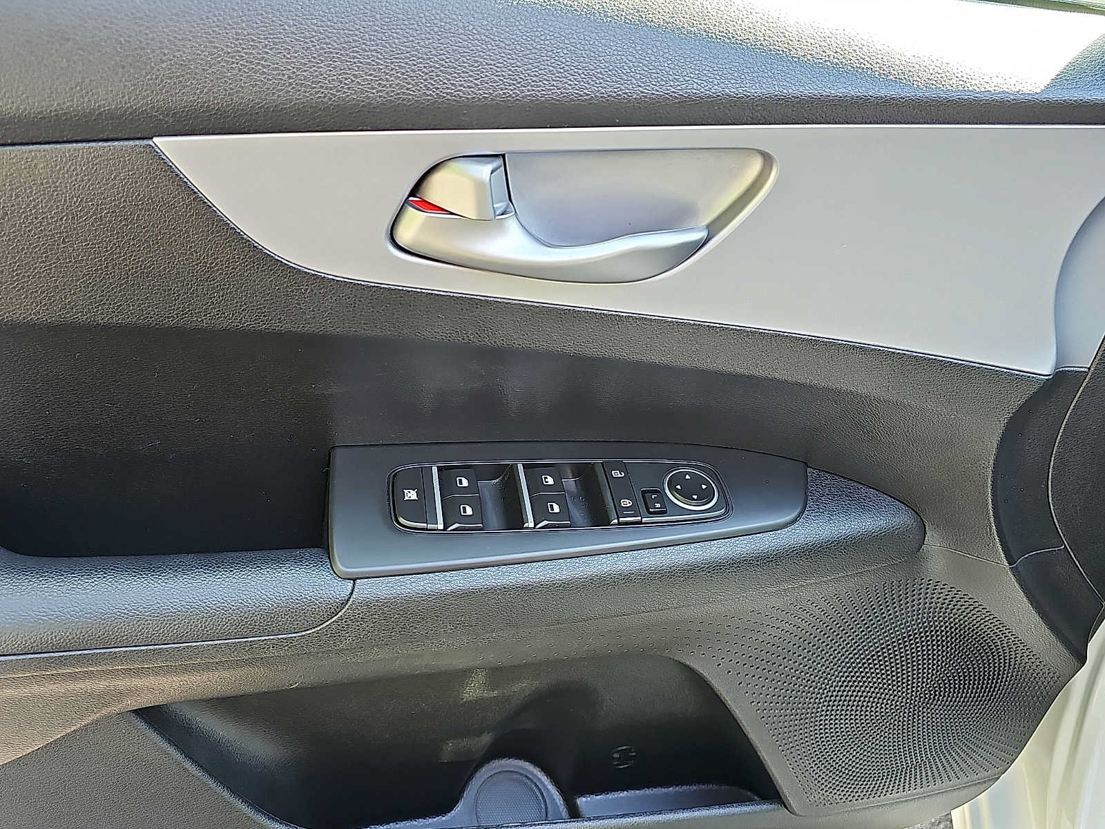 Used 2024 Kia Forte LXS FWD image 12